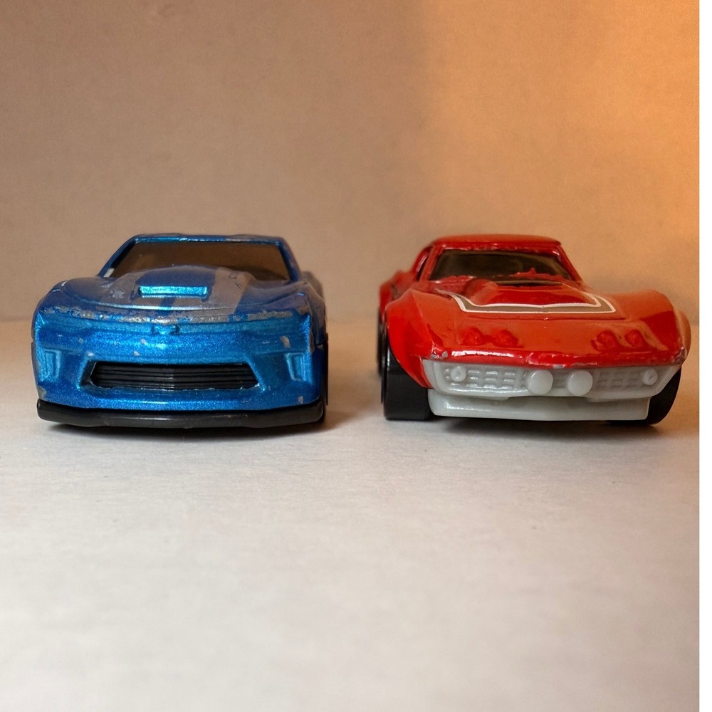 Hot Wheels COPO '69 Red Corvette  & '18 Blue Camero Set Cars